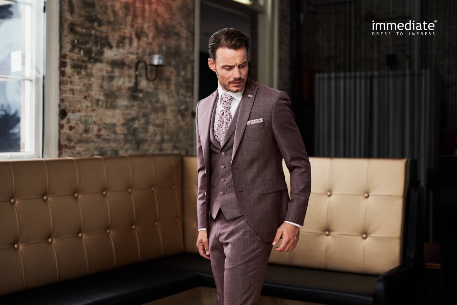 Dire oui dans un costume de mariage bohème de chez Igilles Aix-en-Provence