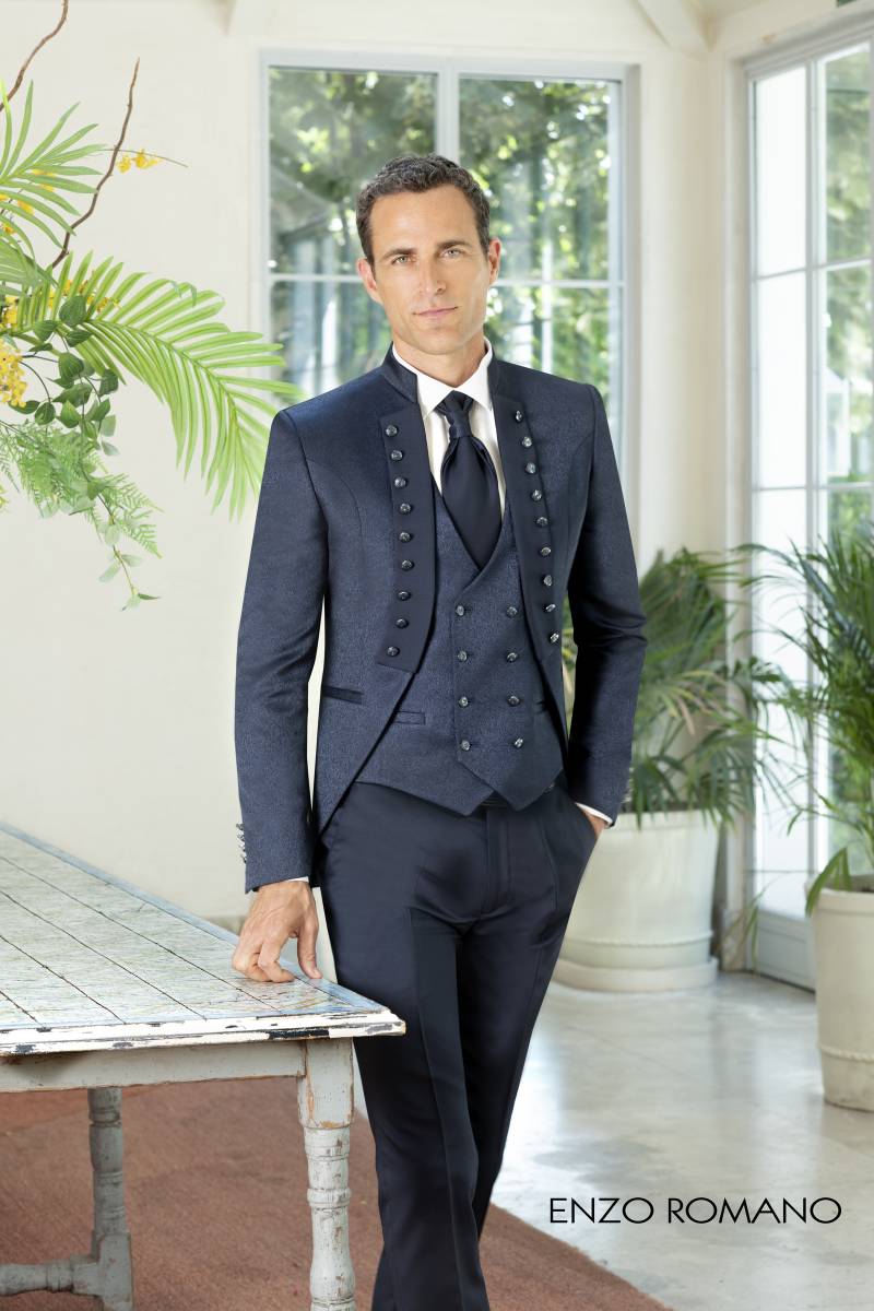 costume bleu marine 3 pièces veste officier et cravate marseille